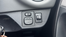 Toyota Yaris 1.33 VVT-i Design 5dr Petrol Hatchback